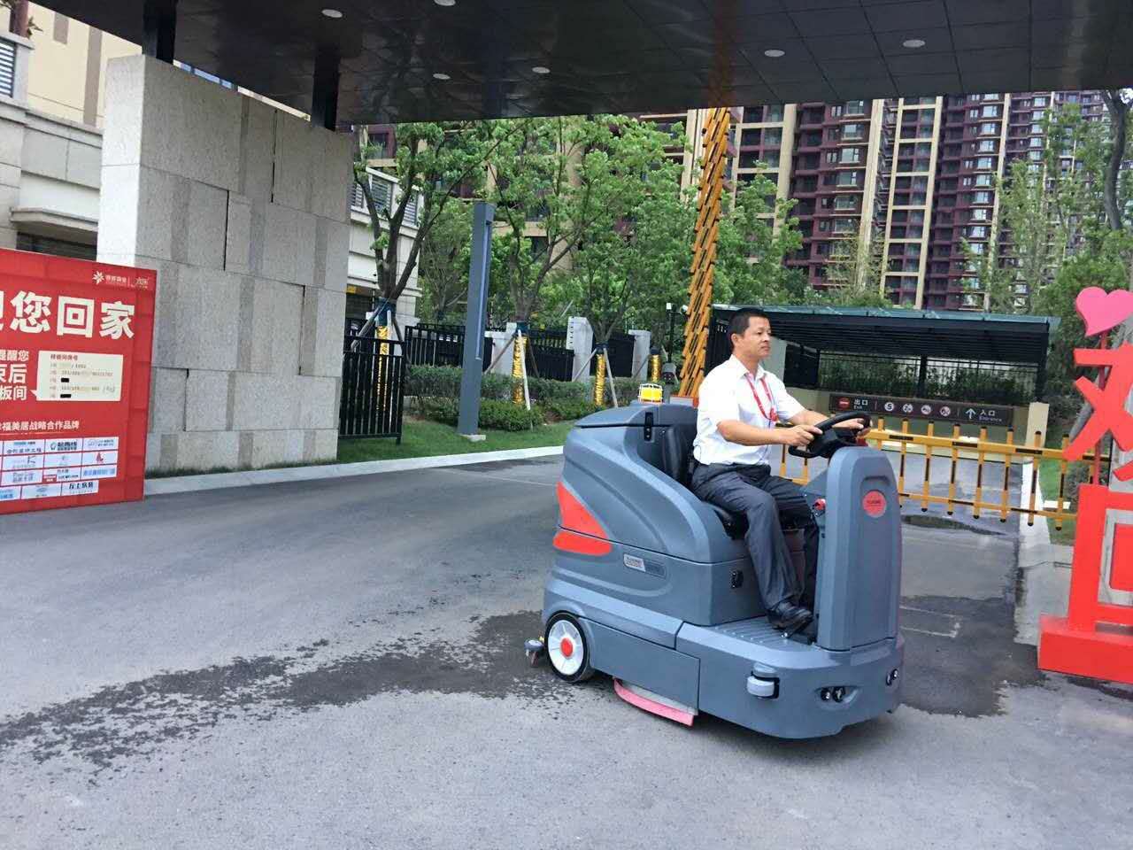 洗地車在未來的競爭力會如何發(fā)展.jpg 洗地車在未來的競爭力會如何發(fā)展.jpg